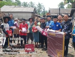 Bentuk Peduli Sesama Kampung Siaga Bencana (KSB) Kecamatan Patia Bersama Forkopimcam Salurkan Bantuan Terhadap Korban Kebakaran Rumah