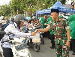 Ramadan Berkah, Persit Kodim Bojonegoro Bagikan Ratusan Takjil