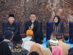 Bupati dan Wakil Bupati Bojonegoro hadir di Pemberian Insentif Pekerja Sosial