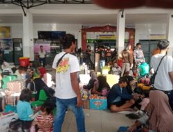 Penumpang KM Sinabung Membeludak di Pelabuhan Ternate, Calon Penumpang Kesal Tiket Habis Dugaan Colo Menawarkan tiket.