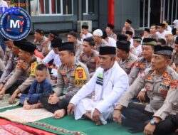 Kapolres Lahat AKBP Novi Edyanto, S.I.K.MIK, melaksanakan Sholat Idul Fitri 1447