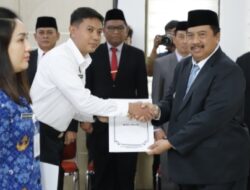 Lantik 23 PNS Baru, Bupati Warsubi, ASN Bukan Simbol Kekuasaan, Tapi Pelayan Masyarakat