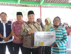 Dobel Berkah di Plandaan! Bupati Warsubi Guyur Ratusan Ribu Warga Jombang dengan Beras dan Minyak Goreng